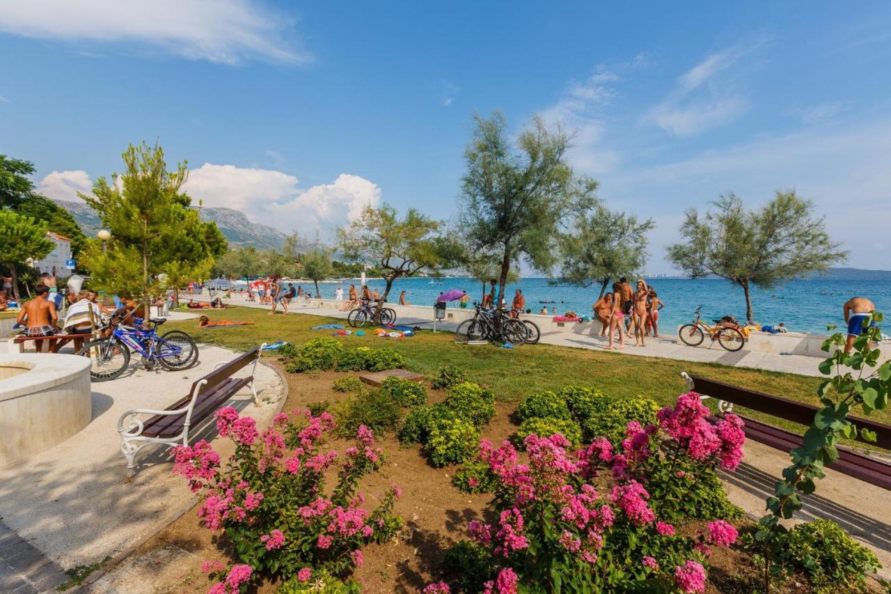 Seafront Apartments Karlo Каштела Экстерьер фото